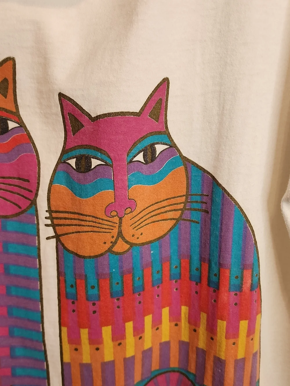 LAUREL BURCH White Cat Graphic Pet T-Shirt with Colorful Cats